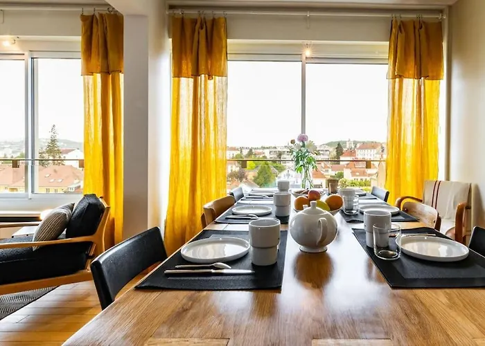 Le Skyline Appartement Lumineux , Vue Imprenable, Calme , Pk