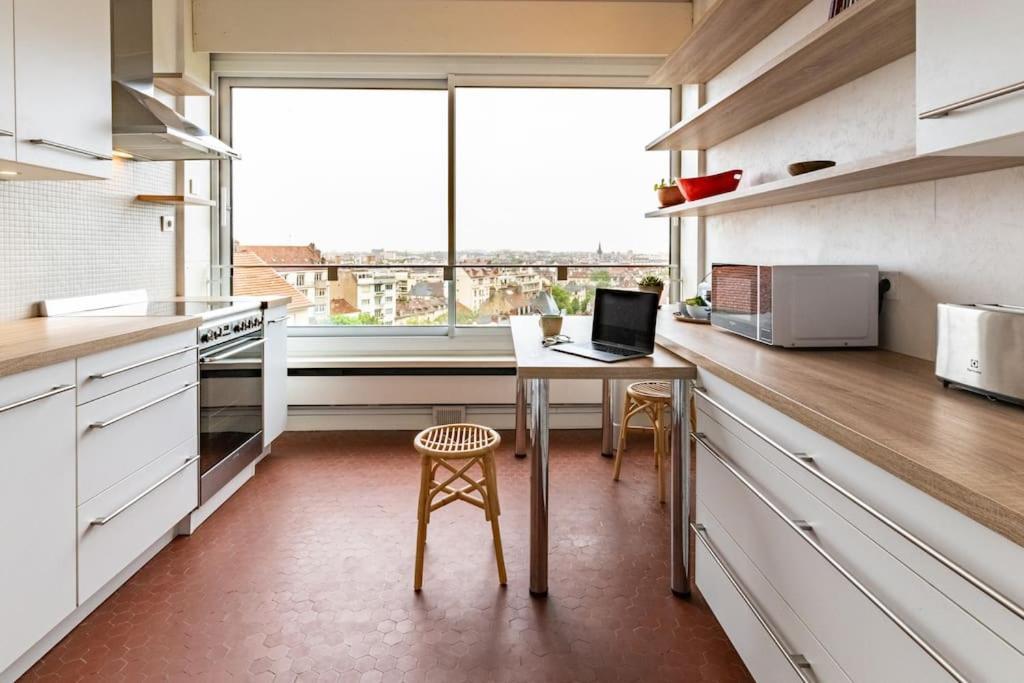 Le Skyline Lumineux , Vue Imprenable, Calme , Pk Apartment